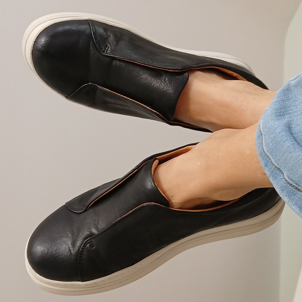 J/SLIDES Black Leather Slip-On Sneakers Sz 7.5